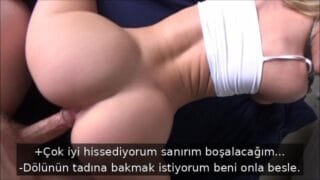 Bungalov Evde Yoga Yapan Sarışını İnleterek Sikiyor